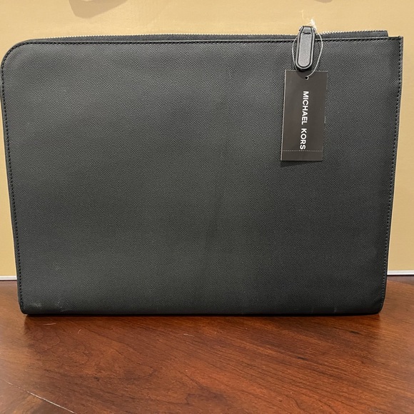 Michael Kors Malone Men’s L -Zip MK Logo Laptop/ iPad Case - Picture 7 of 7
